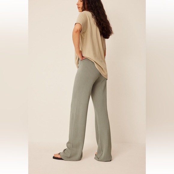 ISO Claire Rose x NA-KD Knitted Striped Trousers - Picture 4 of 4